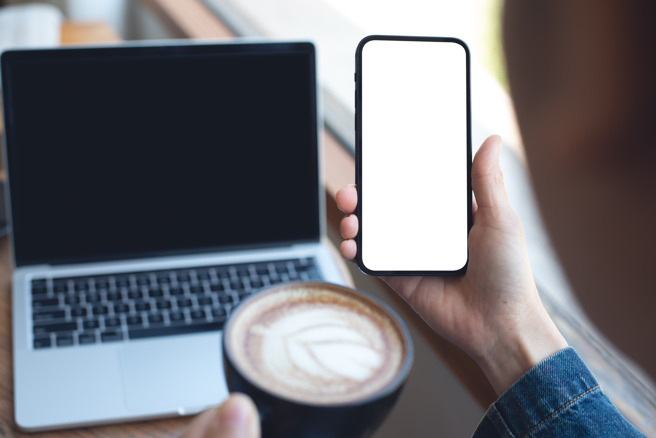 随着大陆新学期临近，手机、电脑成为「标配」，还有电子手表等多种电子产品也被列入採购清单。 （示意图:shutterstock/达志）