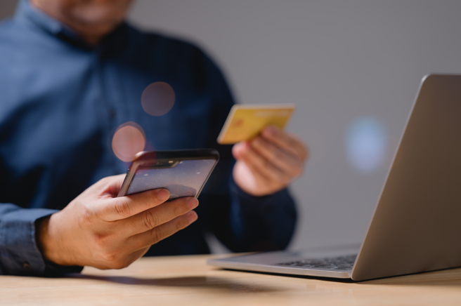 近日在社群平台出现「帮我缴费」乱象。（示意图，shutterstock／达志）