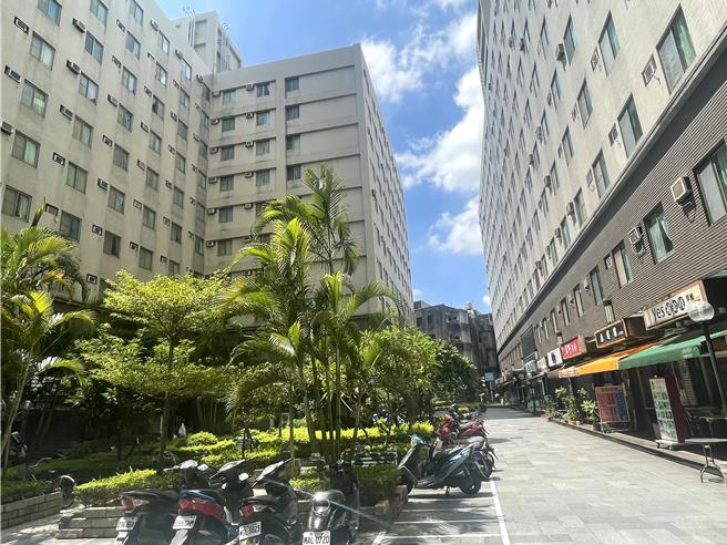 内政部8月中公告全国各大学周边租金统计资料，桃园市中坜区大学密度高，平均租金落在6000至8000元。（吕筱蝉摄）