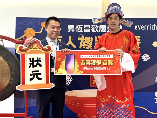 昇恆昌金湖廣場今年首度結合傳統與創新舉辦「百人博狀元大賽」，現場百人齊聚一堂博狀元，熱鬧滾滾。（于家麒攝）