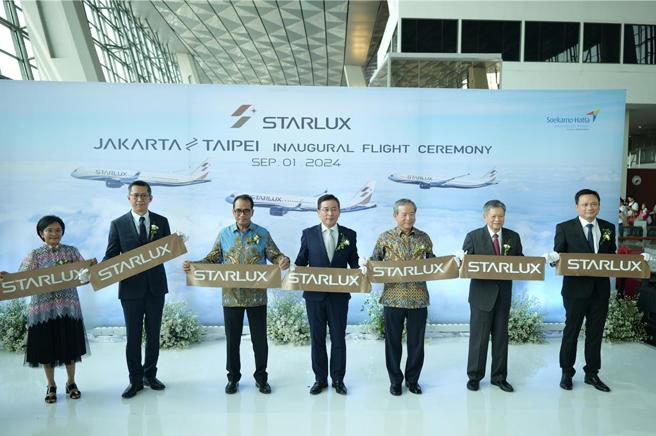 雅加达苏加诺-哈达国际机场以剪彩仪式迎接星宇航空首航班。图／星宇航空