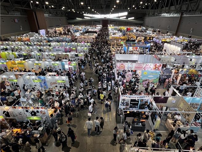 首度移師台南舉行的2024台灣文化創意博覽會1日傍晚落幕，據台南市政府統計，涵蓋大台南會展中心商展區及市區的台南概念展區，共有超過62萬人次參觀，打破去年的60萬人次，還締造高達12億元的產值。（市府提供／洪榮志台南傳真）