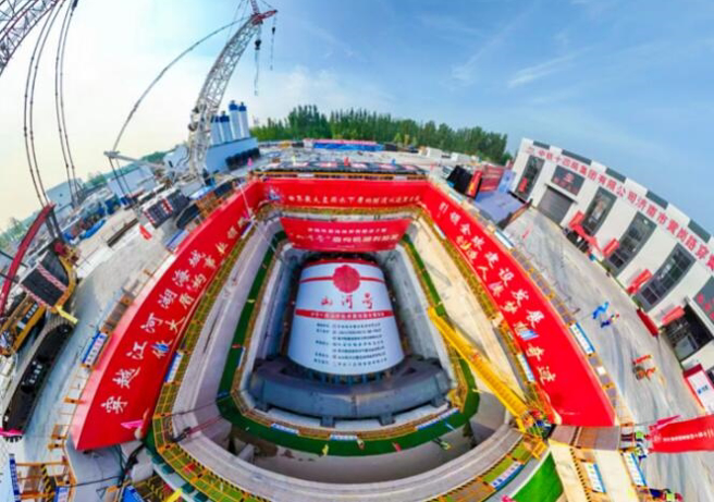 有鋼鐵巨擘之稱的山河號盾構機近日在山東省濟南市正式開工，它將鑿出長5755米、穿越黃河的水下隧道。（圖／快科技）