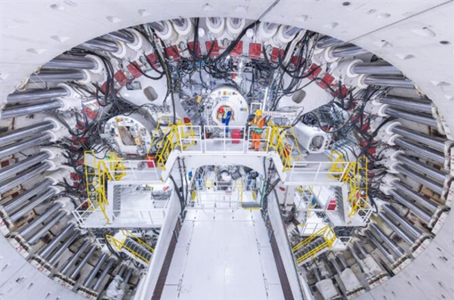 山河號盾構機的刀盤高達17.5米，大約有6層樓高，凸顯了中國重型裝備製造領域的實力。（圖／快科技）