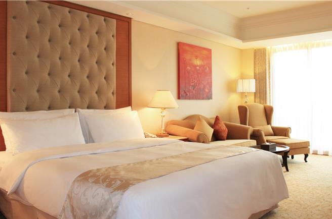 義大皇家酒店「秋享好時光」住房專案，入住豪華客房享優惠。（義大世界提供）