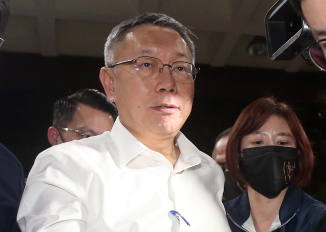 民眾党主席柯文哲（前）。（资料照，赵双杰摄）