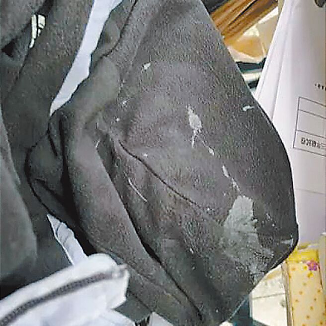 女网友8月31日于论坛控诉，就读北市某公立高职期间，随身物品被洒不明液体，校方却冷淡回应。（翻摄自Dcard／温予菱台北传真）