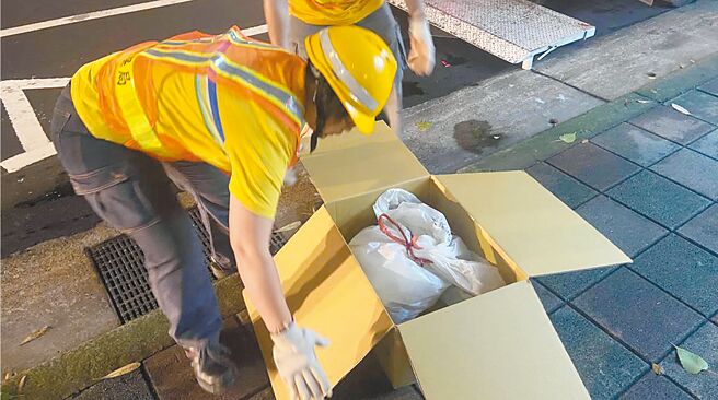 台北市環境保護局8月31日公布自2018年起與台北市動物保護處合作訂定「台北市街道犬貓遺體處理作業流程」，截至今年6月，總送行5253隻犬貓遺體。（台北市環保局提供／温予菱台北傳真）
