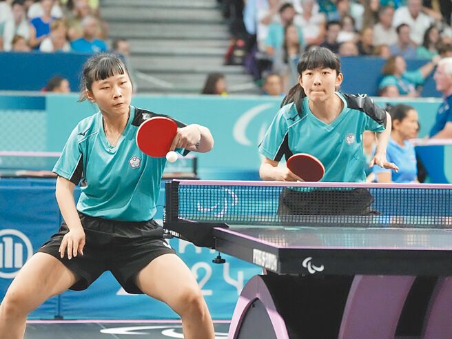 田曉雯（左）、林姿妤闖進桌球女雙WD20金牌戰。（體育署提供）