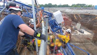 再添1死！鳳山三井商場工地「起重機倒塌」 重傷工人今晨不治