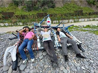 屏東旭海添新景！結合在地素材創作3漂流木藝術品