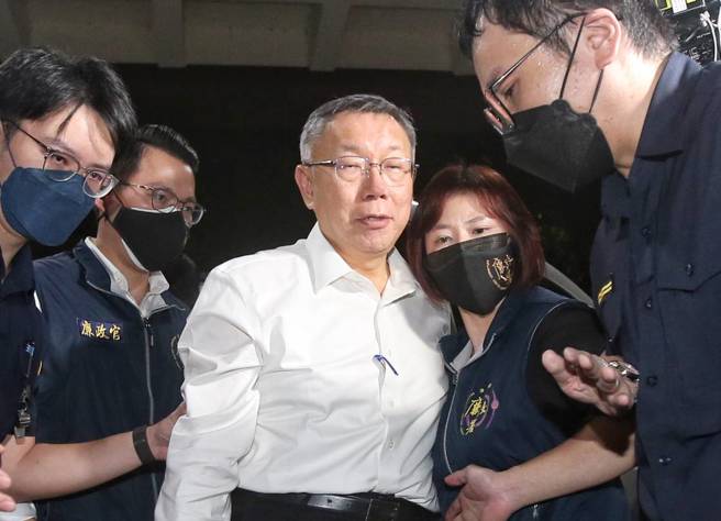 柯文哲羁押庭结束，法院将公布裁定。（赵双杰摄）