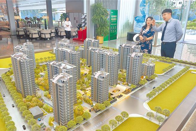 提前还贷衝击仍在，上半年中国大陆19家大中型银行中14家房贷余额减少。（中新社）