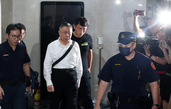 京华城案柯文哲获「无保请回」，律师分析点出法官裁定关键。（赵双杰摄）