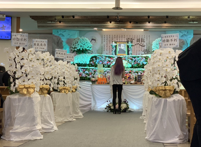 Enzo告别式，艺人好友前来送别。（图／谢采恩摄）