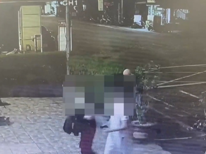 23歲阮姓士官1日凌晨1時多，協助送外套到霧峰警分局內新派出所給被通緝的33歲王姓友人時，外套被警方搜出1顆步槍訓練彈，依《槍砲彈藥刀械管制條例》移送中檢偵辦。（民眾提供／潘虹恩台中傳真）