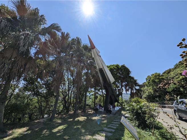 基隆市役政公園展示多項國軍退役裝備，但因為維護不易，市府有意將裝備拆除還給軍方。明年起役政公園將成歷史。圖為勝利女神飛彈。（張志康攝）