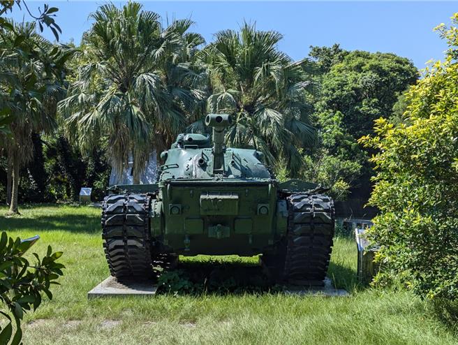 基隆市役政公園展示多項國軍退役裝備，但因為維護不易，市府有意將裝備拆除還給軍方。明年起役政公園將成歷史。圖為M48A3坦克。（張志康攝）