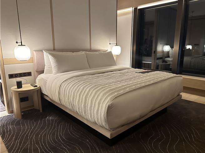 乐团五月天11月将在花莲举办公益演唱会，不过近日却传出有部分业者趁机哄抬房价，县府观光处为此将严格取缔，如发现任意调高住宿费用行为，最高可对业者开罚5万元罚锾；图为旅馆示意图。（罗亦晽摄）