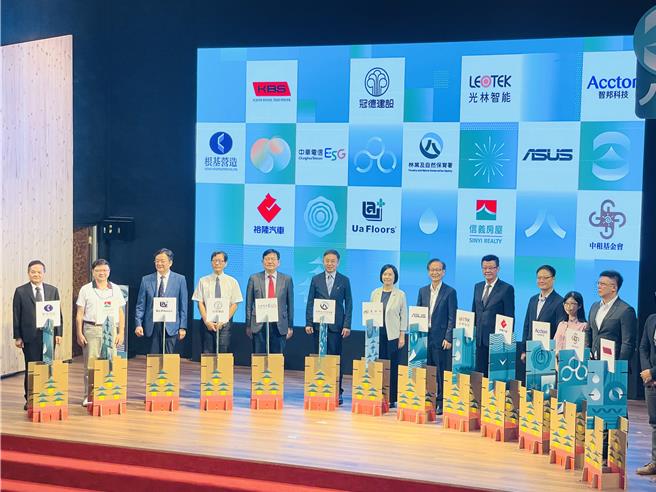 农业部林业保育署今年4月推出「自然碳匯与生物多样性专案媒合平台」，鼓励企业参与森林经营、自然栖地维护及生物多样性保育等工作，首批成功媒合11家企业。（蔡佩珈摄）