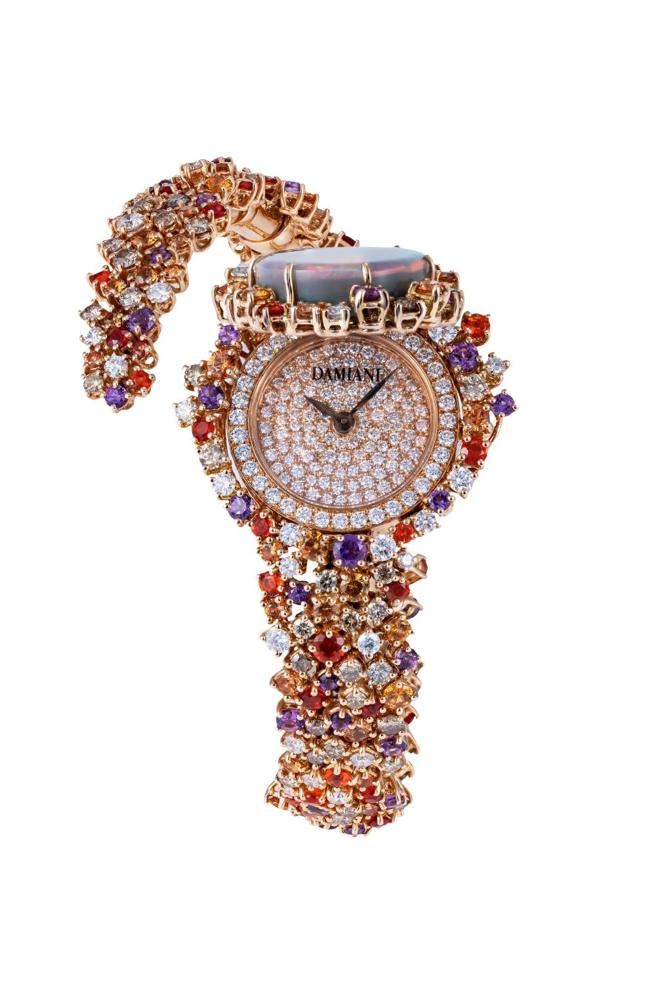 DAMIANI Mimosa Mystery Orange含羞草蛋白石神祕表，435萬元。 (DAMIANI提供）