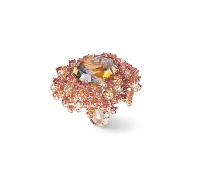 DAMIANI Mimosa Tramonto含羞草藍寶石戒指，825萬元。(DAMIANI提供）