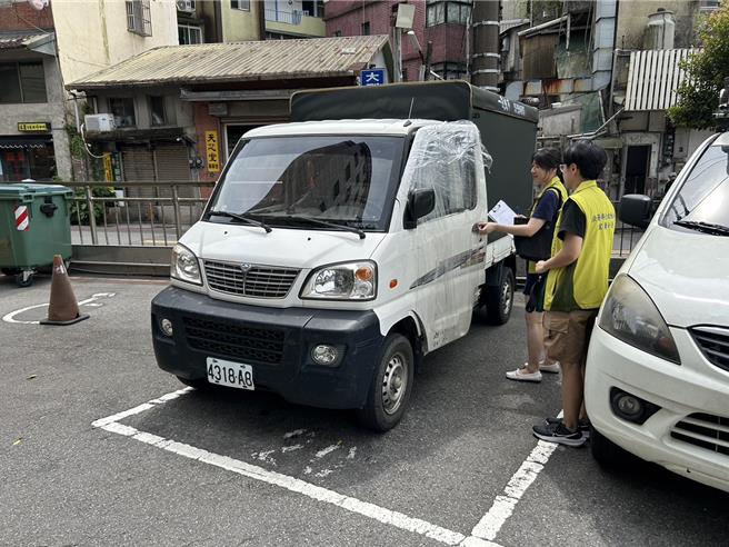 涉入運毒案的舢舨及貨車2日上午在基隆地檢署法拍，經過激烈的喊價過程，分別以28.1萬元及7.1萬元拍定。（行政執行署宜蘭分署提供／張志康基隆傳真）