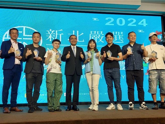 新北市长侯友宜今（2）日出席颁奖表示，市府有责任结合业者，把好的商品行销介绍给全台甚至世界认识，为产业创造最大商机。（陈慰慈摄）