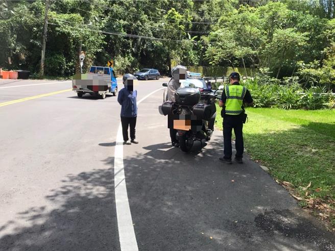 中埔分局昨（1日）當場查到13輛擅自改裝排氣管及製造噪音的車輛。（中埔分局提供／呂妍庭嘉義傳真）