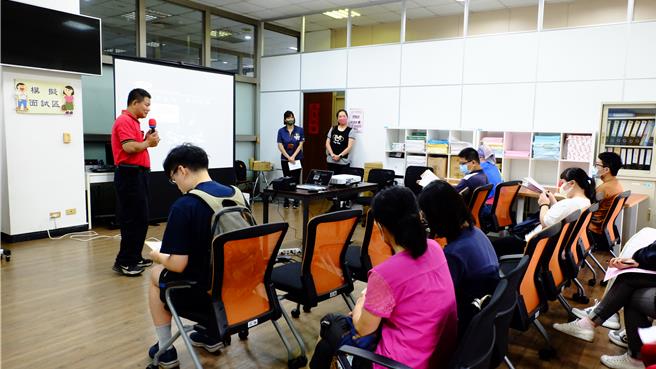 勞工局將邀請企業參與「企業說明會」，有助於求職者更深入了解企業。（台中市府提供）