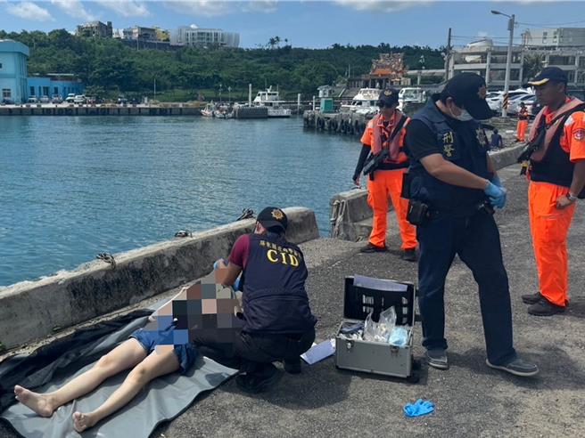 垦丁后壁湖海域发现一具无名女性浮尸，身分待查。（第8巡防区提供／罗琦文屏东报导）