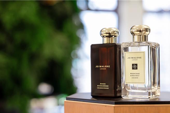 Jo Malone London全新作品桧木与雪松香水，适合与其它木质调性迭香使用，如曡加鼠尾草与海盐香水。（Jo Malone London提供／黄唯淯台北传真）