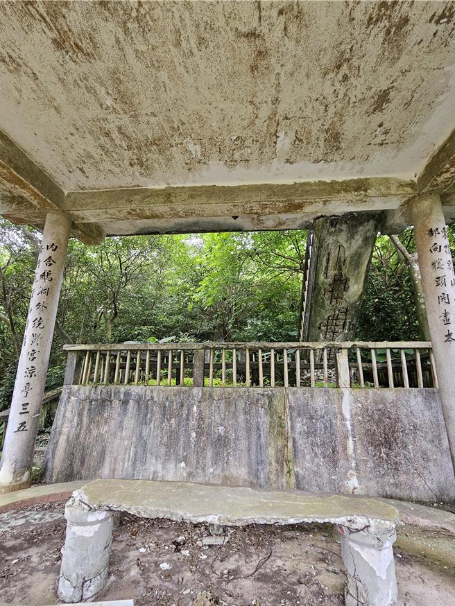 曾是台湾第一处文学步道的基隆天鹅洞，因为年久失修，早年兴建的环碧楼亭台又因为地震崩坏，预计将于明年2月完工。（基隆市政府提供／张志康基隆传真）