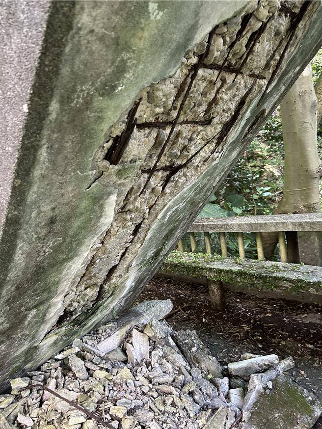 曾是台湾第一处文学步道的基隆天鹅洞，因为年久失修，早年兴建的环碧楼亭台又因为地震崩坏，预计将于明年2月完工。（基隆市政府提供／张志康基隆传真）