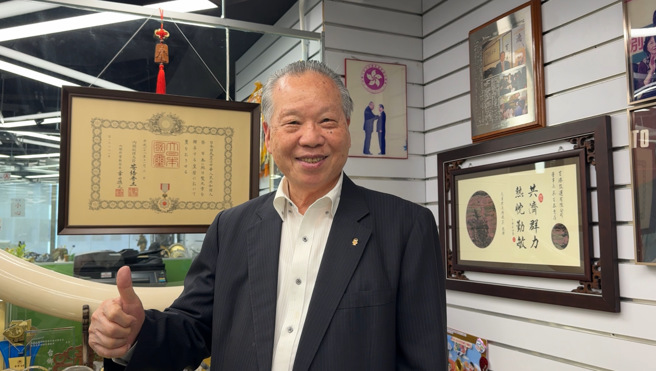 蔡百泰在香港大力邀請香港市民，攜家帶眷搭乘香港快運航空，只要九十分鐘就能直飛花蓮，感受太平洋的熱情，悠遊在生態大自然的懷抱。(戴志揚翻攝)