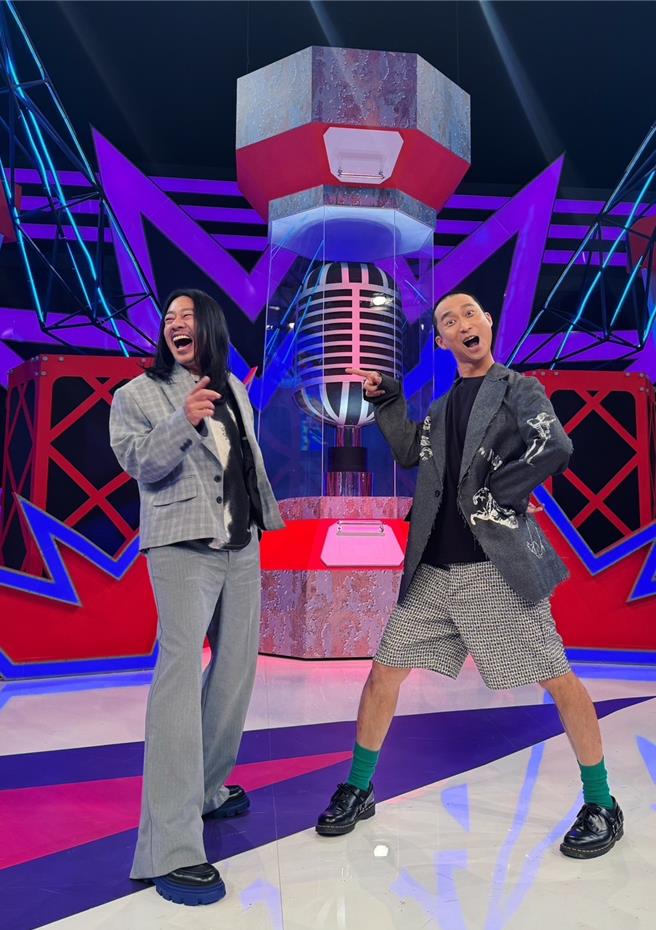 乱彈阿翔（左）、浩子睽違5年再度合體主持。（公視台語台提供）