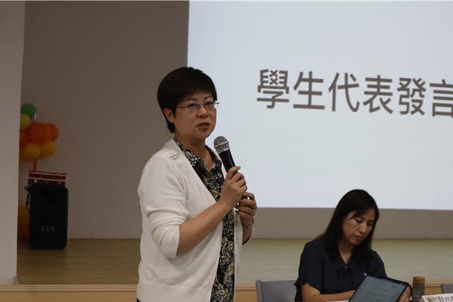 陽明交大科法所教授林志潔怒批現行的三級分制度若為達到校校均值目的簡直是詐騙、虐待家長小孩。（邱立雅攝）