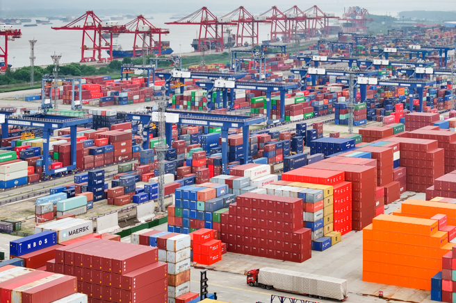 大陆媒体《财新》与标准普尔联合公布的中国制造业採购经理人指数（PMI）8月达到50.4点，比中国官方公布的49.4更高，显示民间制造业活动有明显恢復。（图／中新社）