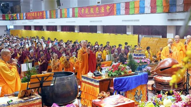 南無地藏菩薩聖誕暨孝親報恩法會2日登場，現場擠滿了數百位信眾。圖／業者提供