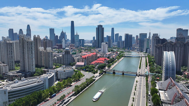 隨著房市「金九銀十」傳統旺季來臨，核心城市房市活躍度有望提升。圖／新華社