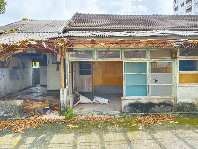 歷史建築「原嘉義公學校宿舍」現況不佳，嘉市府文化局將先加固防護。（廖素慧攝）