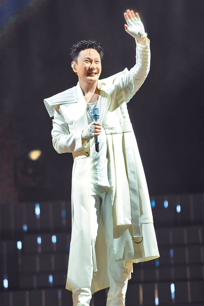 張信哲首度在洛陽市體育中心體育場舉辦演唱會。（潮水音樂提供）