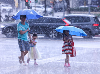 摩羯颱風丟水球！4地轉有雨 背風沉降北部飆高溫