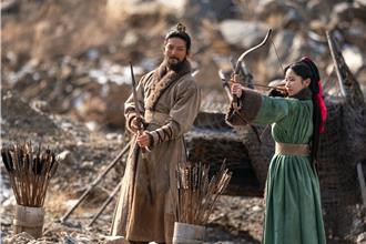 19禁古裝劇太猛了！宮女「裸體含冰塊」幫君王降溫