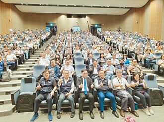 高雄 南方領袖學院座談 挨酸大內宣