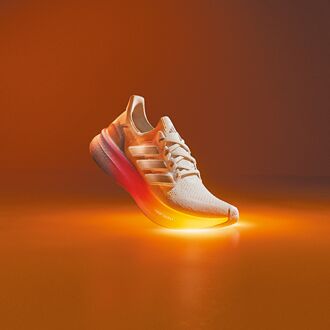 adidas更厚更輕更避震