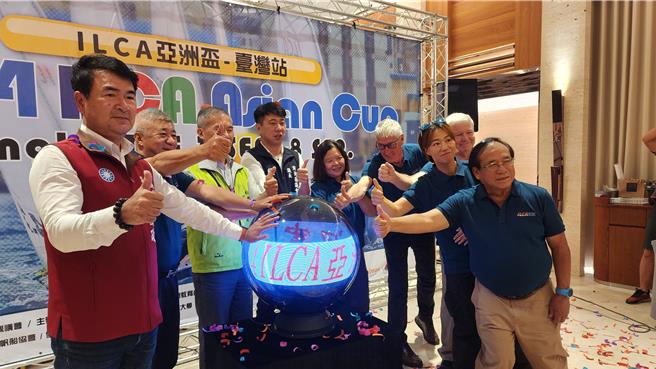 2024年ILCA亞洲盃帆船錦標賽於5日在澎湖的觀音亭帆船中心前海域正式開賽。（許逸民攝）