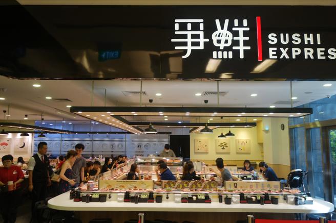 有鄉民認為爭鮮人氣不如競業，不過多數網友稱讚免排隊、沒用餐時間限制就足以完勝。（示意圖：shutterstock／達志）