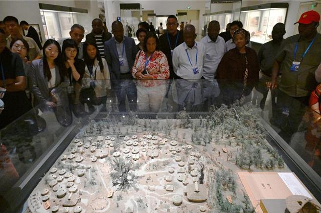 以中國國家博物館為例，每天就有近160萬人預約26000張門票，博物館觀眾承載量遠遠不能滿足觀眾需求。（摘自中新社）