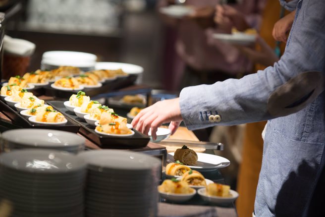 北京餐飲業利潤暴跌88.8％，上海鉅額虧損7.7億人民幣。 （示意圖:shutterstock/達志）